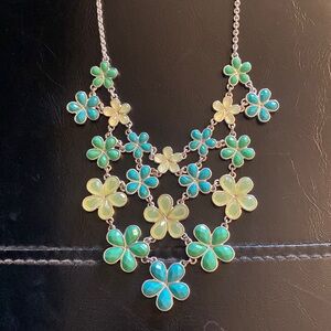 Beautiful Liz Claiborne flower necklace